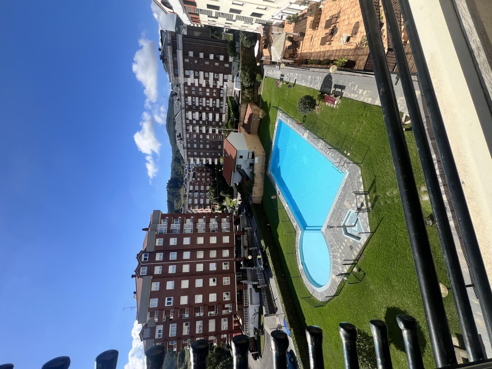 Flat to rent in Calle de Silvestre Ochoa, 36, Castro-Urdiales Swimming pool of Flat to rent in Castro-Urdiales with Terrace, Swimming Pool and Balcony