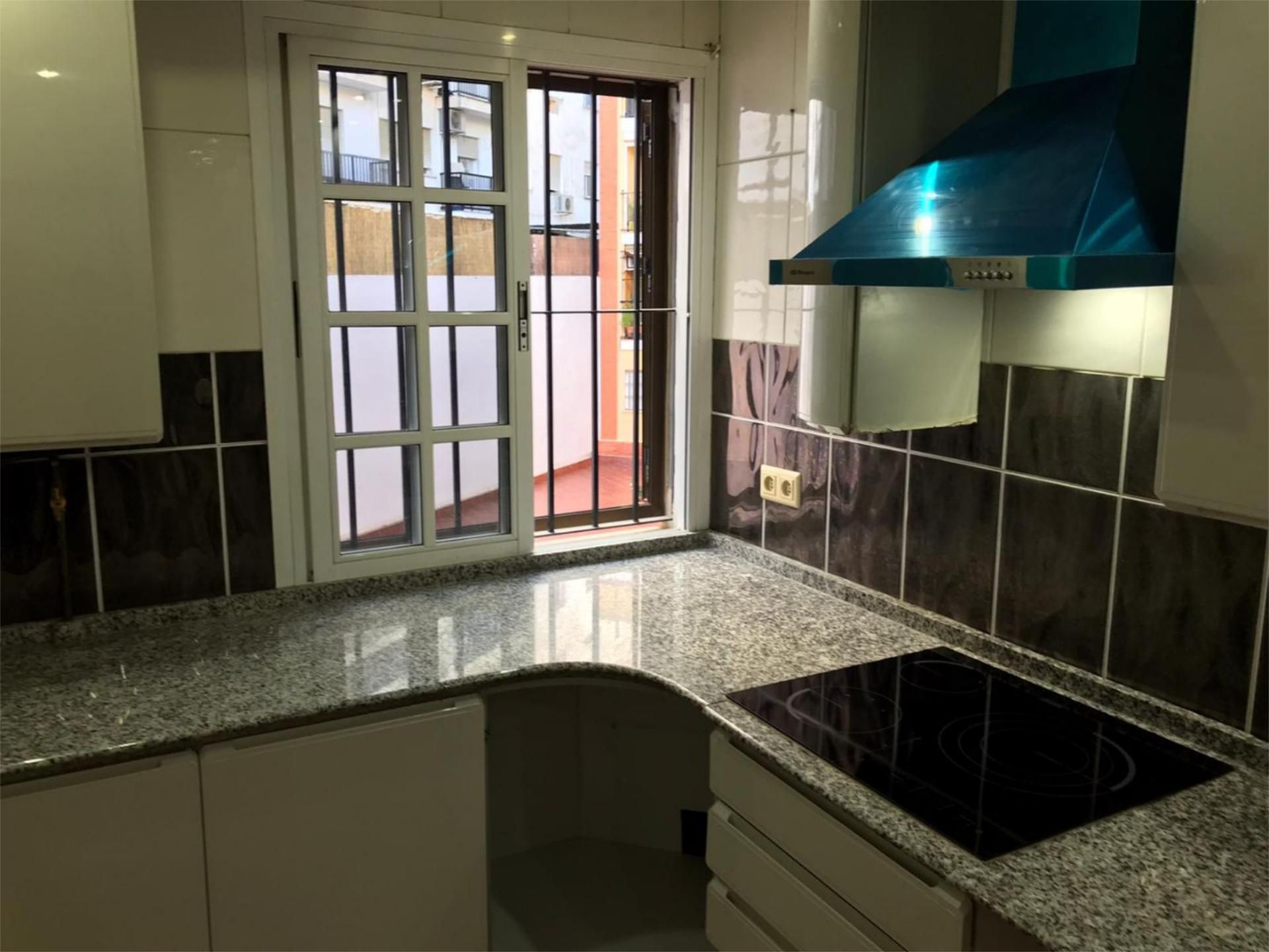 Cocina de Piso de alquiler en  Sevilla Capital con Aire acondicionado, Terraza y Balcón