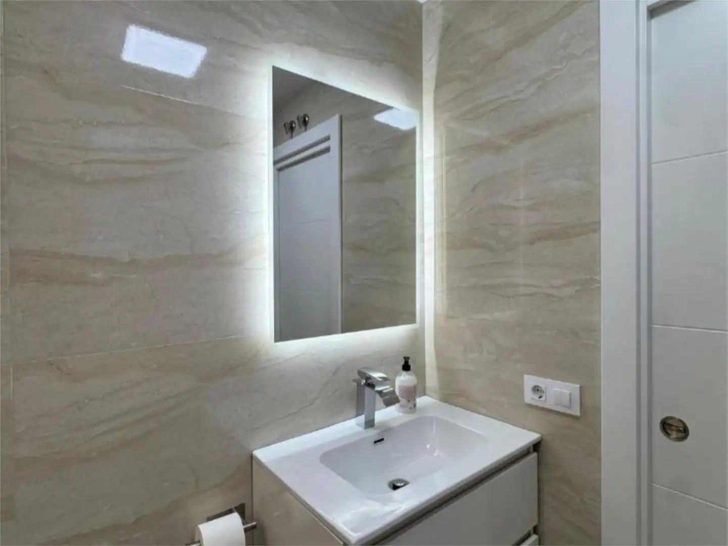 Piso en venta en Calle San Antón, 24, Gran Via Baño de Piso en venta en Logroño con Balcón