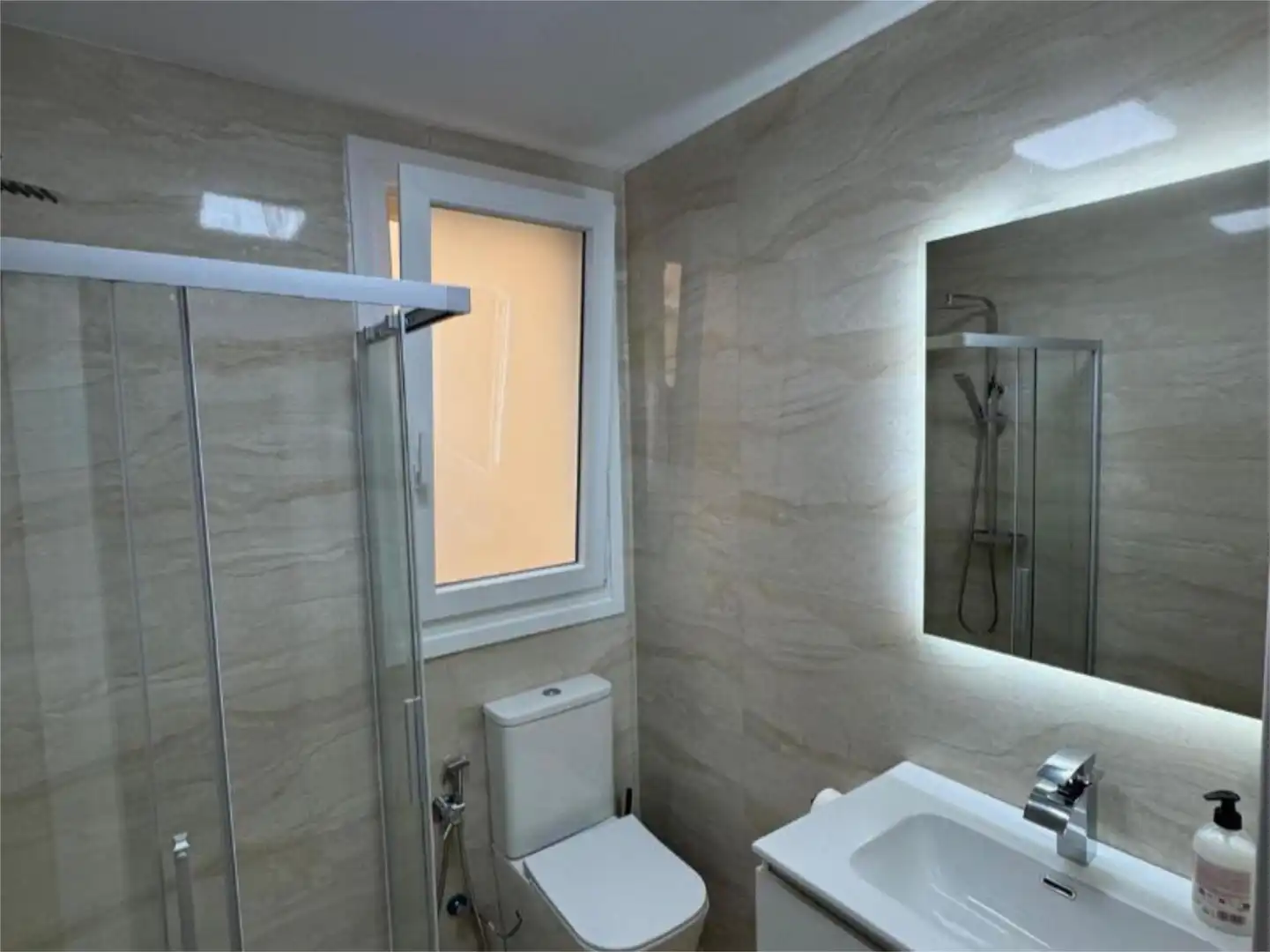 Piso en venta en Calle San Antón, 24, Gran Via Baño de Piso en venta en Logroño con Balcón