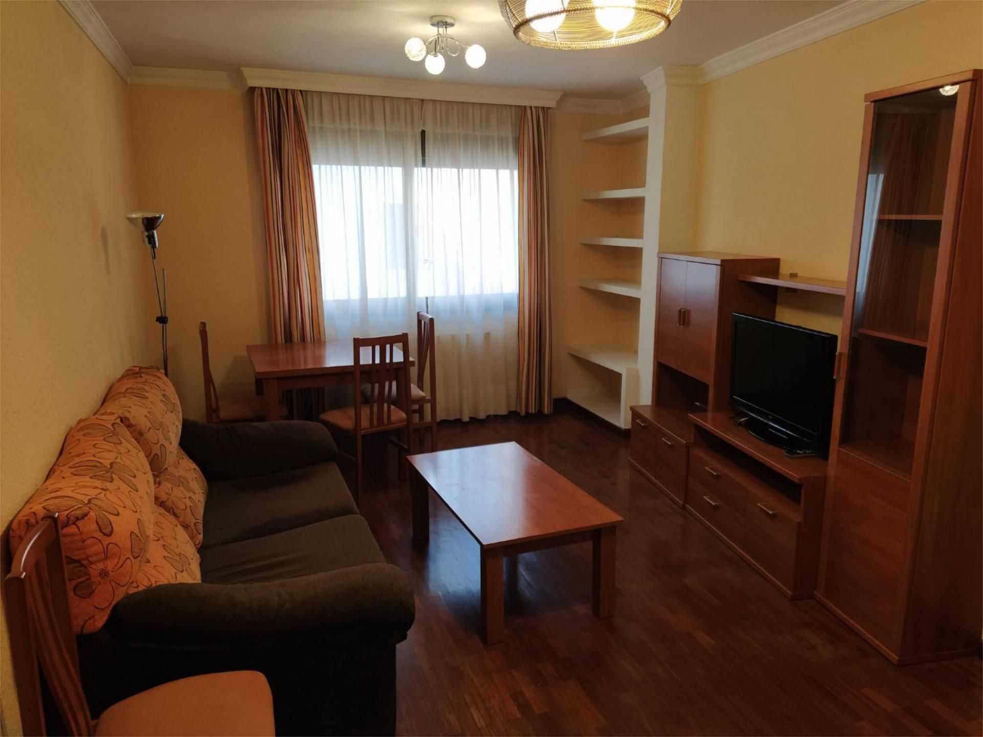 Living room of Apartment to rent in Cuenca Capital  with Heating, Parquet flooring and Storage room