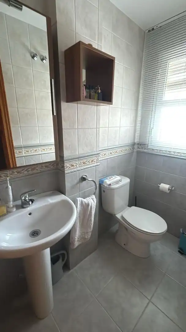 Casa adosada en venta en Calle Pintor Ribera, 10, Loja Baño de Casa adosada en venta en Loja con Aire acondicionado, Terraza y Balcón