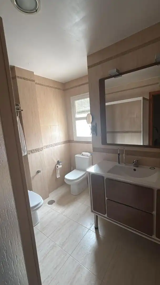 Casa adosada en venta en Calle Pintor Ribera, 10, Loja Baño de Casa adosada en venta en Loja con Aire acondicionado, Terraza y Balcón