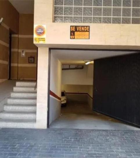 Garage to rent in Núcleo Urbano, La Pobla de Vallbona - image 2 Photo 2 of Garage to rent in Núcleo Urbano, La Pobla de Vallbona