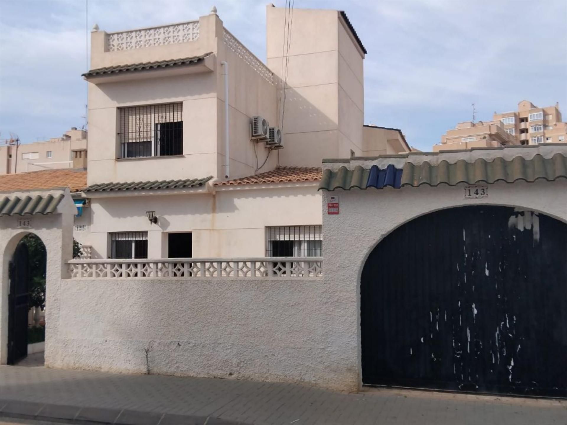 Casa o xalet en venda a Calle Marcelina, 143, Nueva Torrevieja Vista exterior de Casa o xalet en venda en Torrevieja amb Aire condicionat, Jardí privat i Terrassa