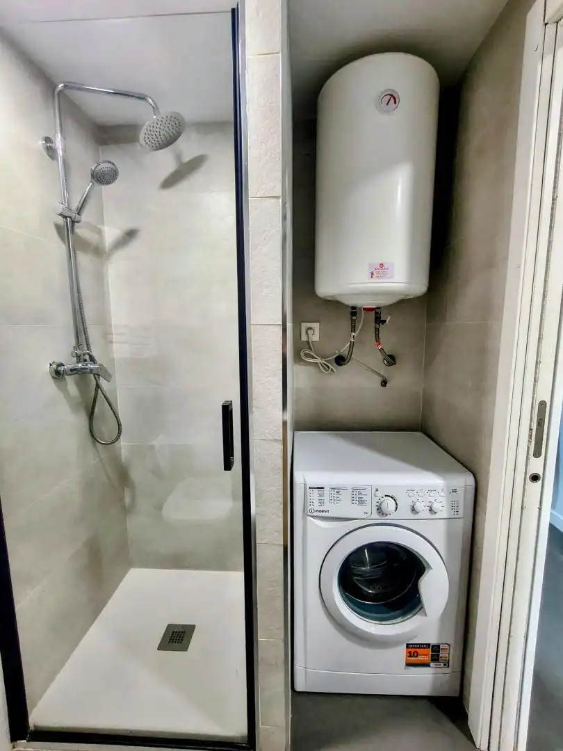 Flat for rent in Calle Moraima, 6, Suárez Bathroom of Flat for rent in Málaga with Air Conditioner, Heating and Furnished