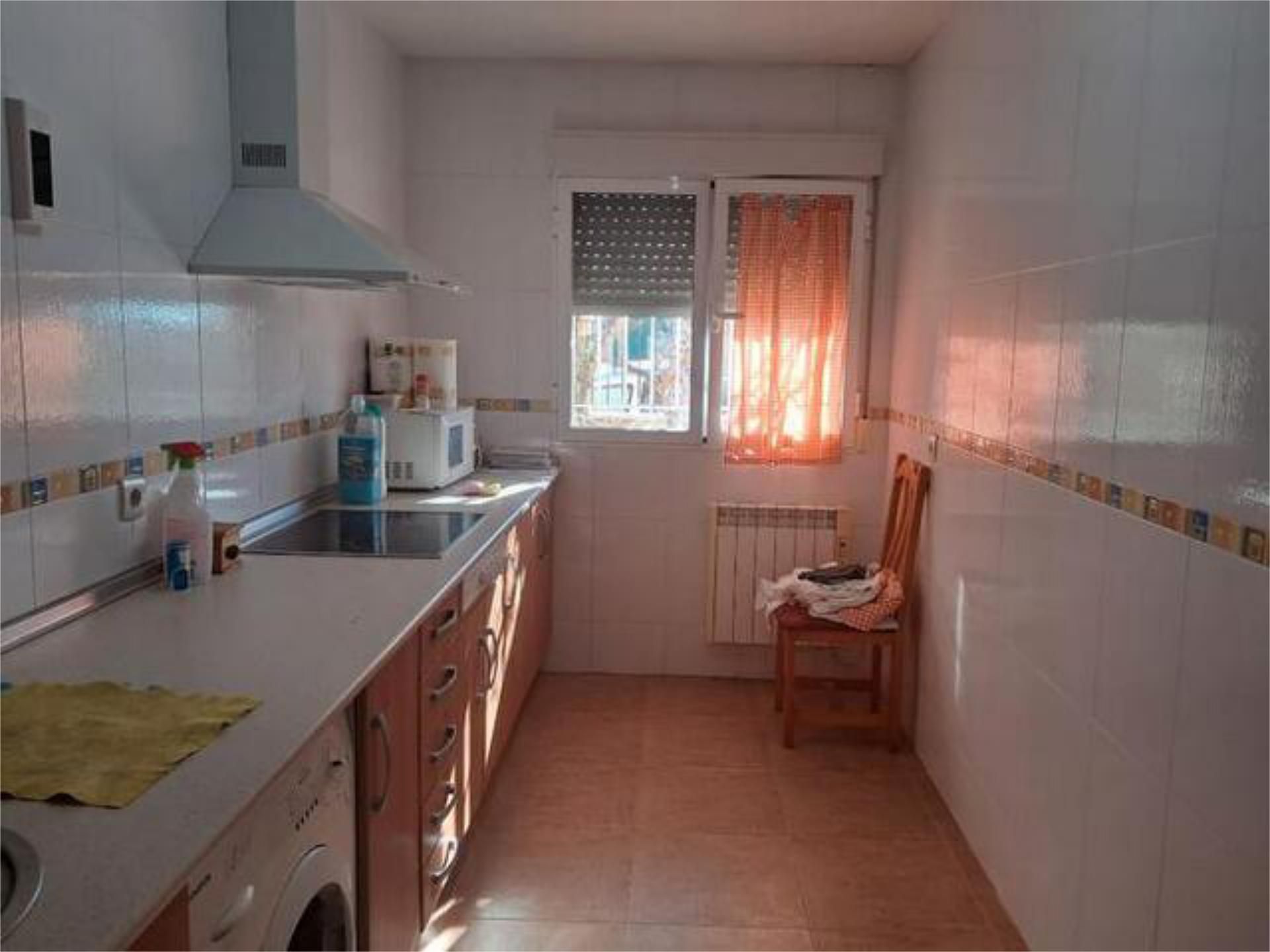 Cuina de Casa adosada en venda en Quero amb Calefacció, Terrassa i Moblat