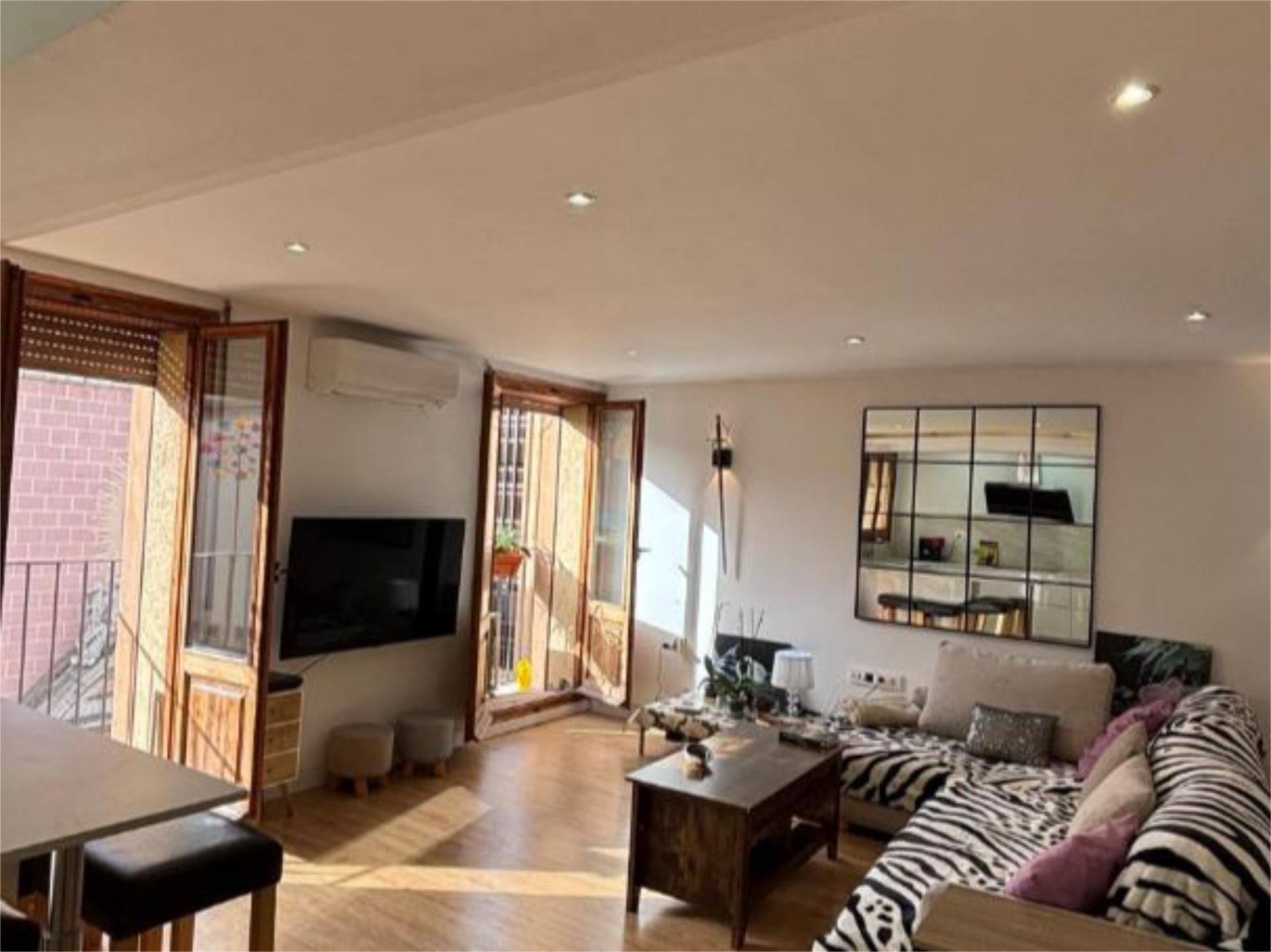 Flat for sale in Rambla Vella, 11, Part Alta Living room of Flat for sale in Tarragona Capital with Air Conditioner and Balcony