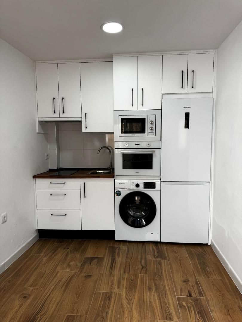 Kitchen of Flat to rent in Jerez de la Frontera  with Air Conditioner, Oven and Washing machine