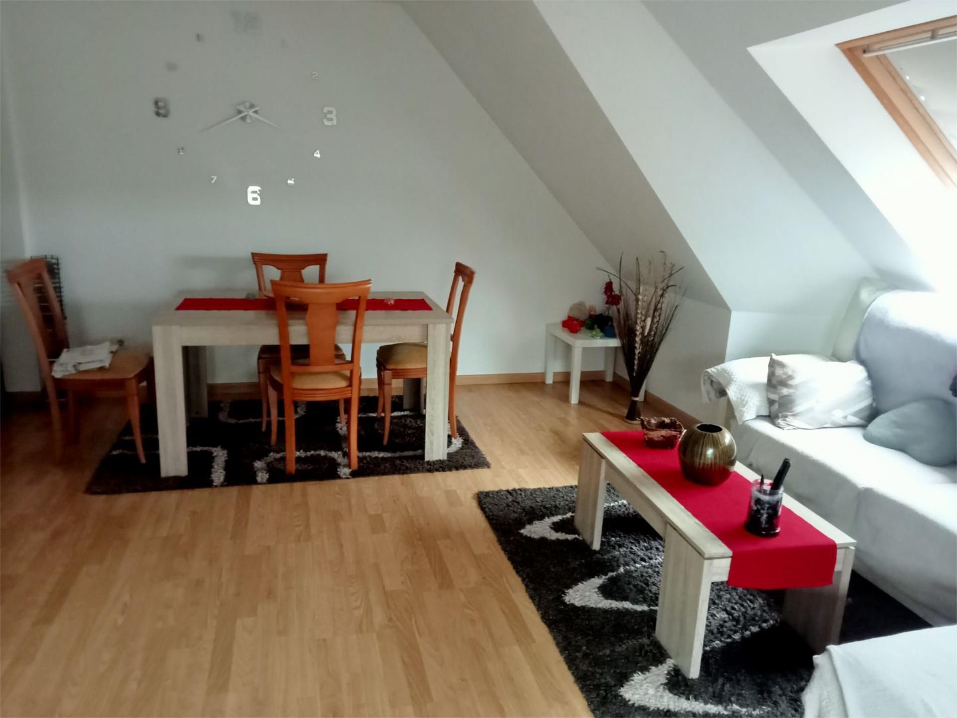Wohnzimmer von Wohnung miete in Negreira mit Heizung, Parkett und Terrasse