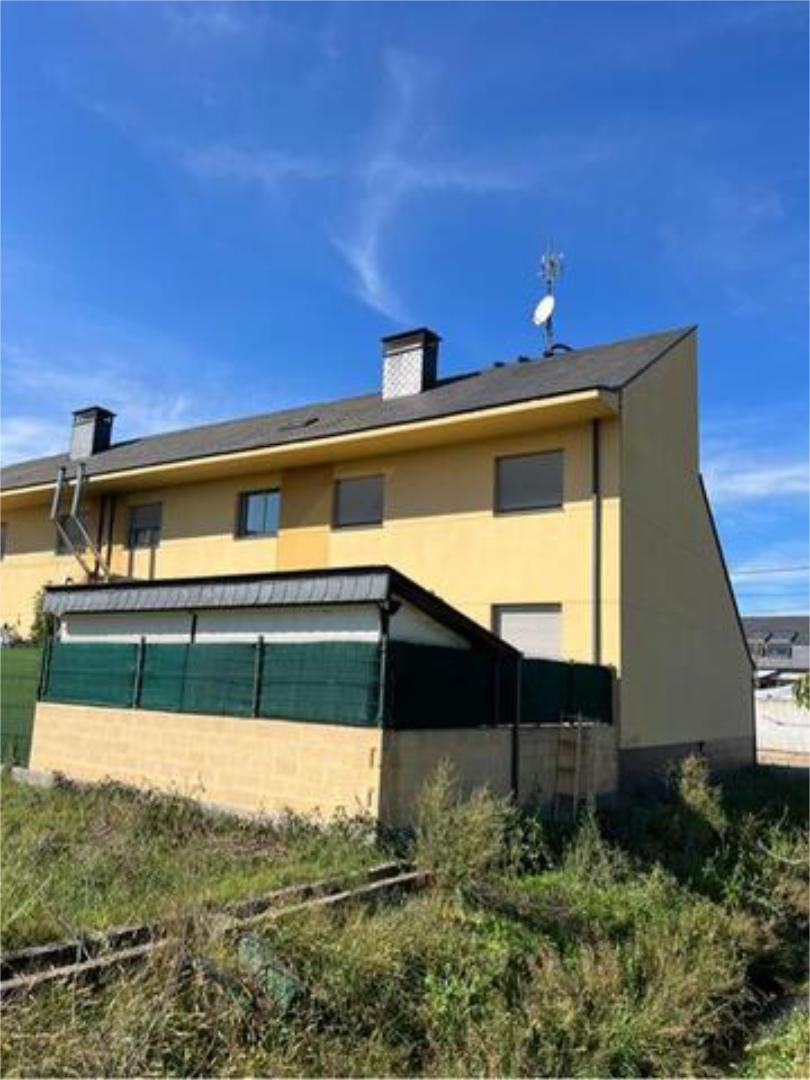 Exterior view of Single-family semi-detached for sale in Ponferrada  with Terrace