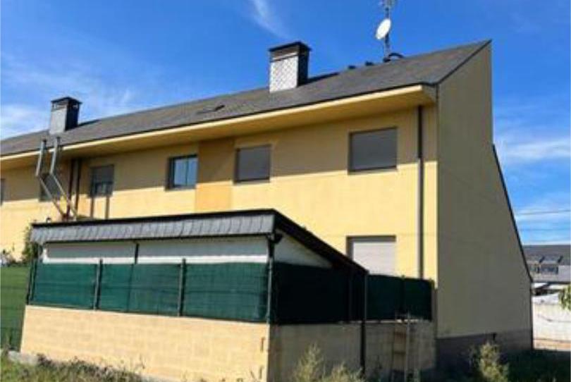 Single-family semi-detached for sale in Cuatro Vientos, Ponferrada - image 1 Photo 1 of Single-family semi-detached for sale in Cuatro Vientos, Ponferrada
