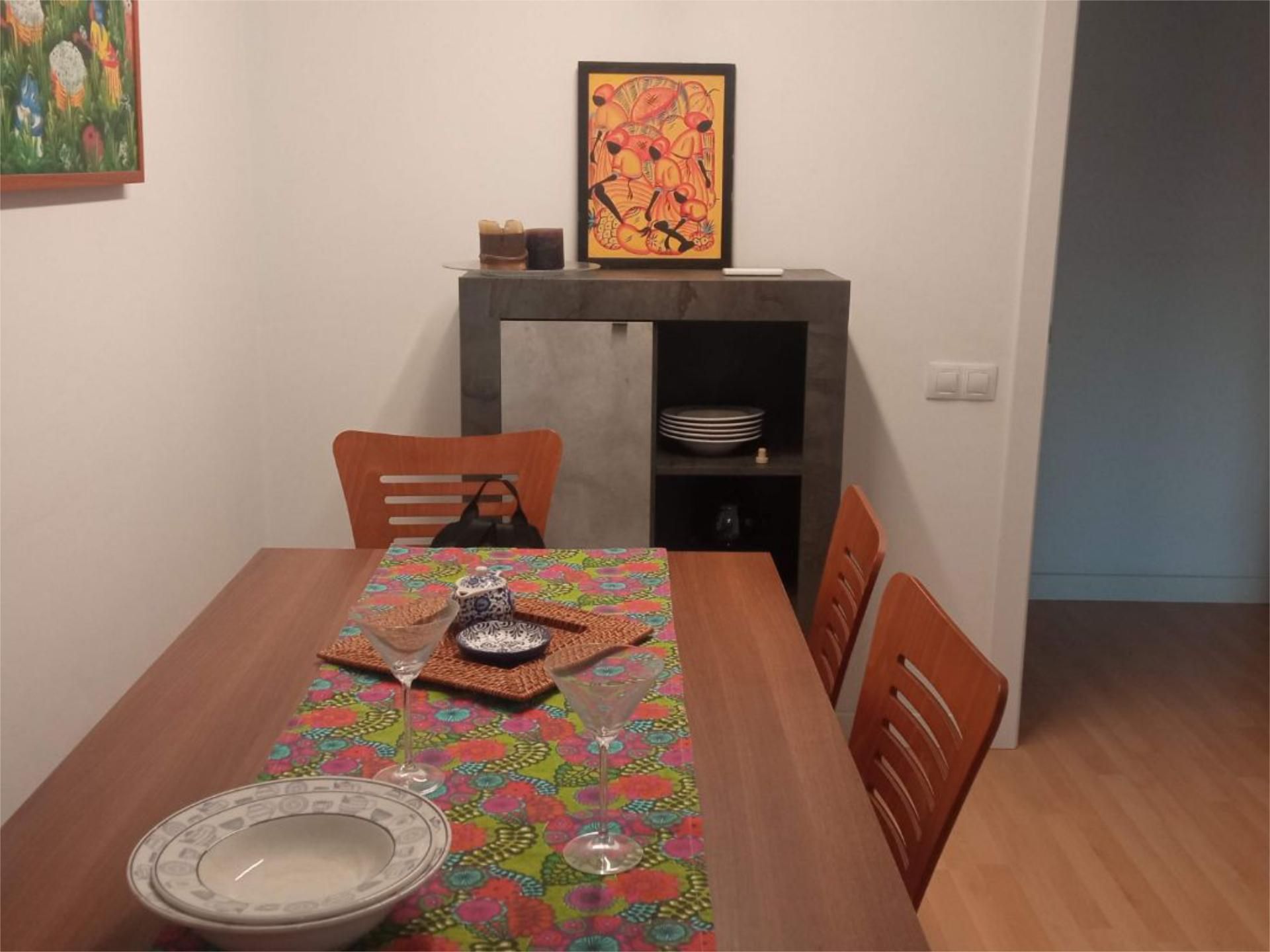 Menjador de Pis de lloguer en Cornellà de Llobregat amb Aire condicionat, Calefacció i Parquet