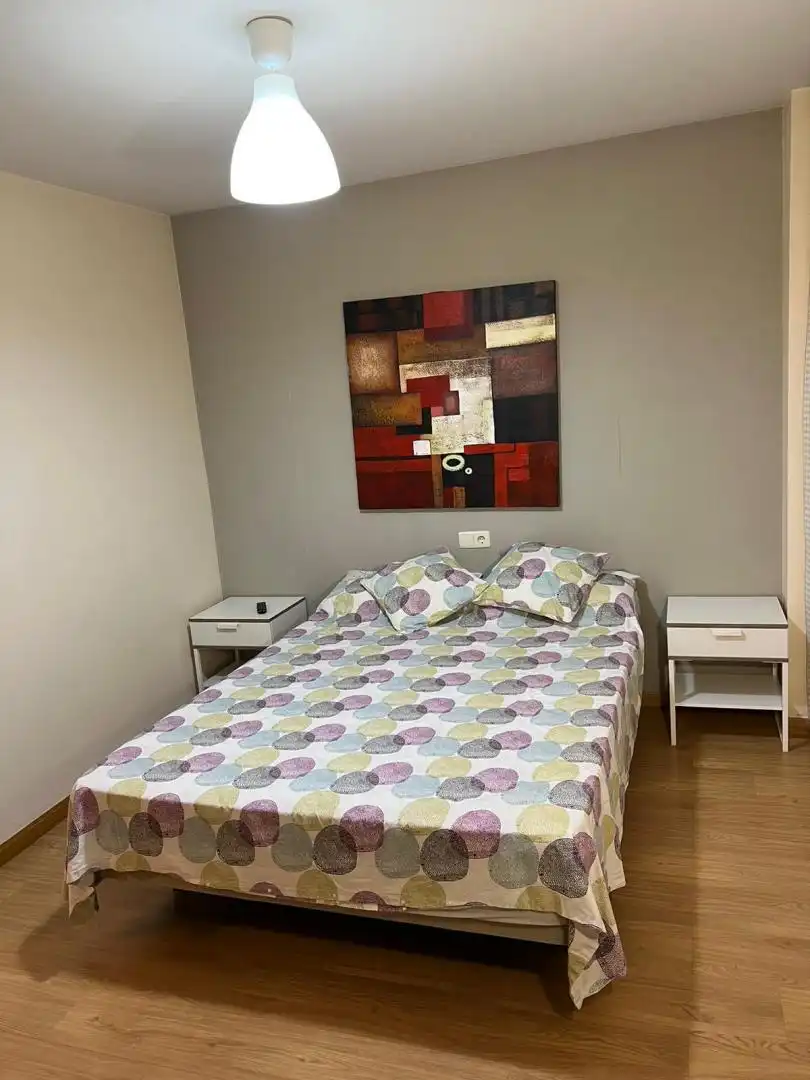 Casa o xalet en venda a Calle las Curvas, 21, Cuatro Vientos Dormitori de Casa o xalet en venda en Ponferrada amb Aire condicionat, Terrassa i Balcó