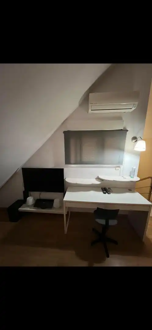 Casa o xalet en venda a Calle las Curvas, 21, Cuatro Vientos Dormitori de Casa o xalet en venda en Ponferrada amb Aire condicionat, Terrassa i Balcó