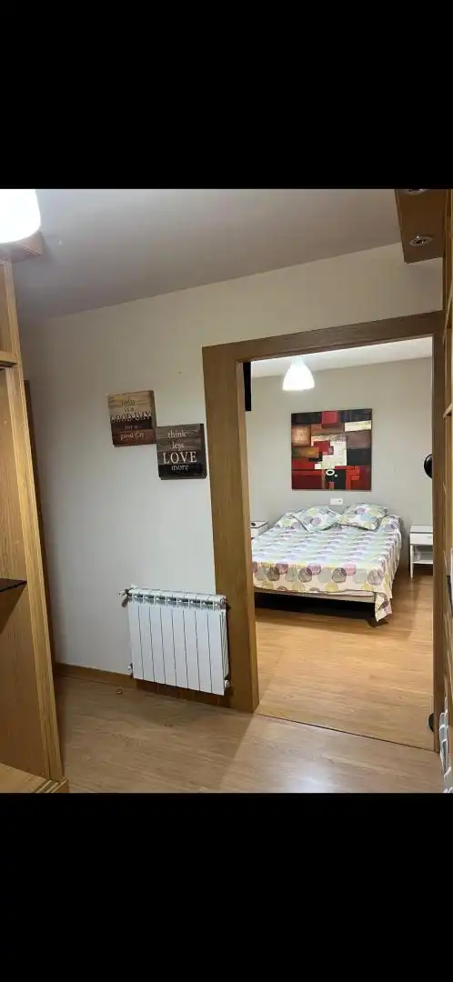 Casa o xalet en venda a Calle las Curvas, 21, Cuatro Vientos Dormitori de Casa o xalet en venda en Ponferrada amb Aire condicionat, Terrassa i Balcó