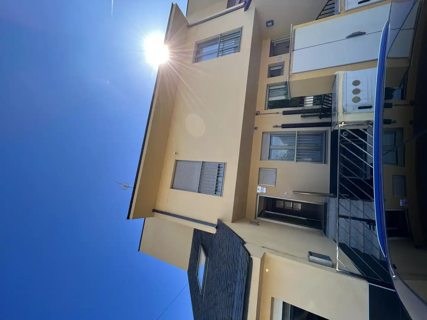 Casa o xalet en venda a Calle las Curvas, 21, Cuatro Vientos Vista exterior de Casa o xalet en venda en Ponferrada amb Aire condicionat, Terrassa i Balcó