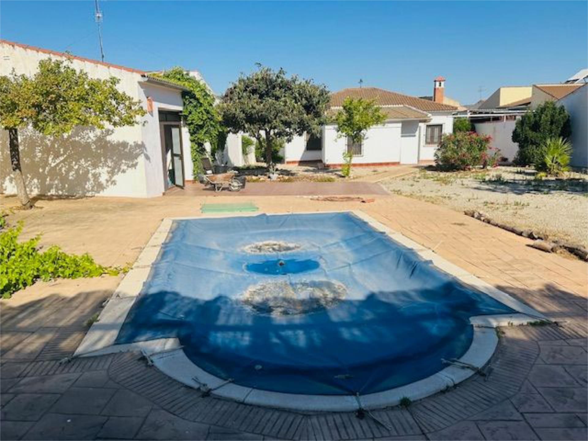 House or chalet for sale in Calle el Lentisco, 11, Fuente de Piedra Swimming pool of House or chalet for sale in Fuente de Piedra with Air Conditioner, Terrace and Swimming Pool