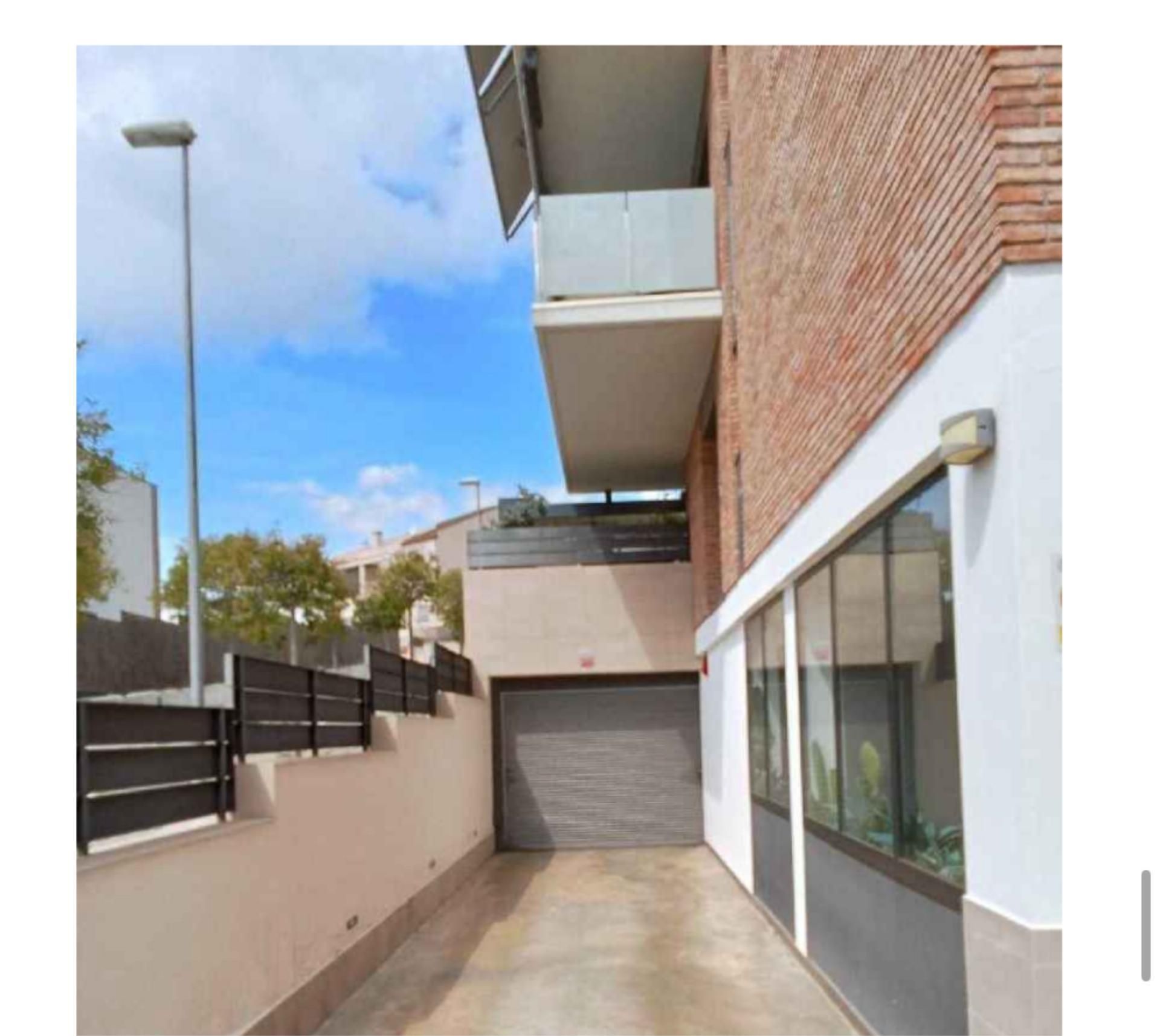 Vista exterior de Garaje en venta en Tiana