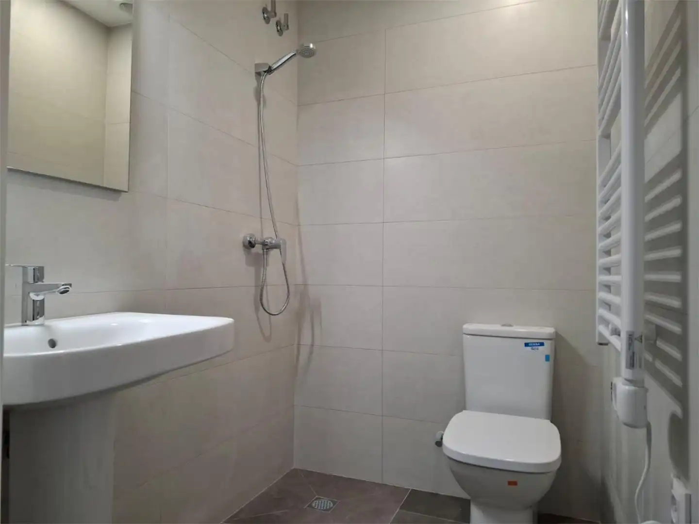 Detached homes for sale in Carrer Girona, 22, Sils Bathroom of Detached homes for sale in Sils with Air Conditioner and Balcony
