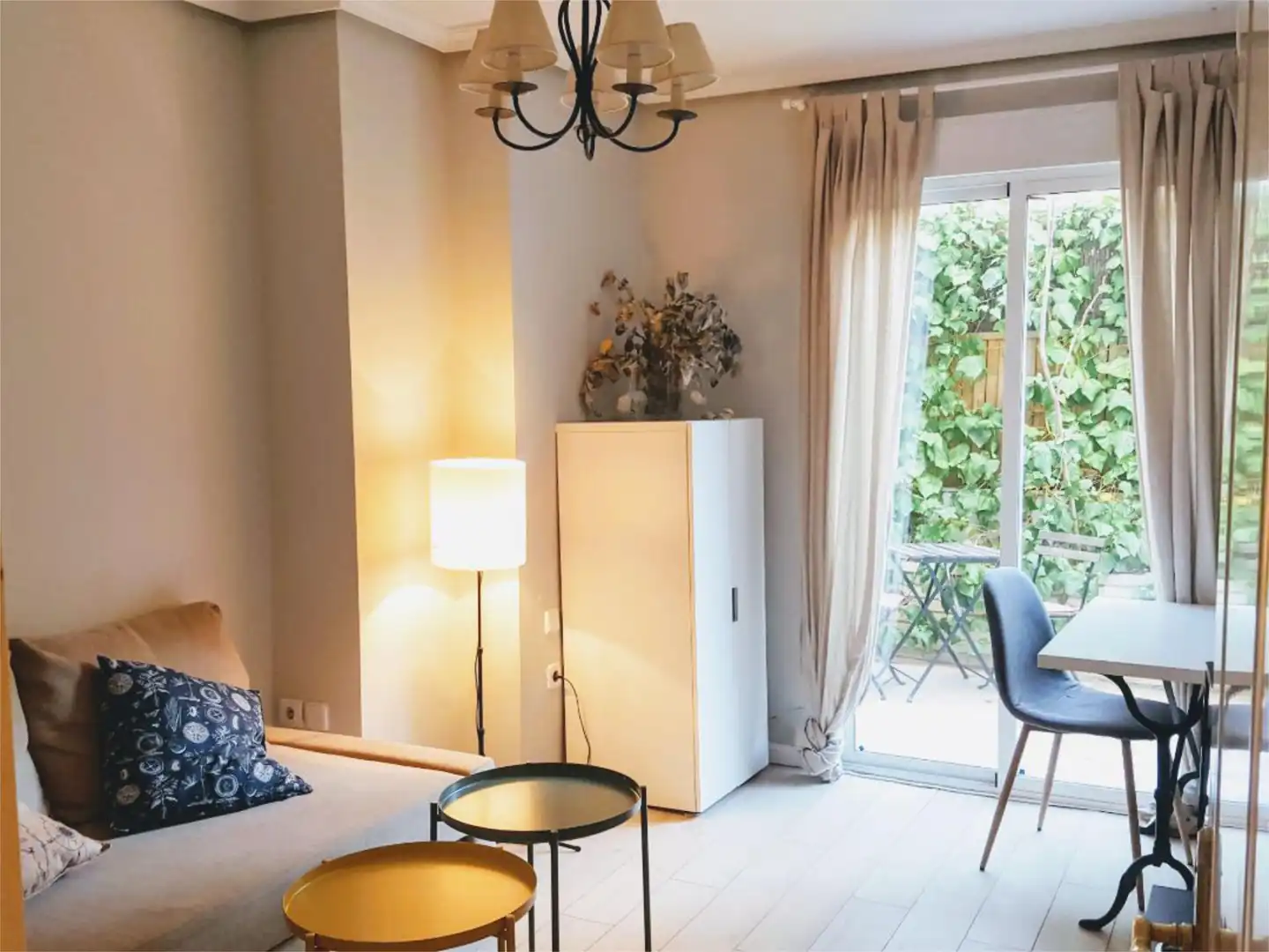 Piso en venta en Calle de Prieto Ureña, 5, Nueva España Habitación de Piso en venta en Madrid con Aire acondicionado, Calefacción y Jardín privado