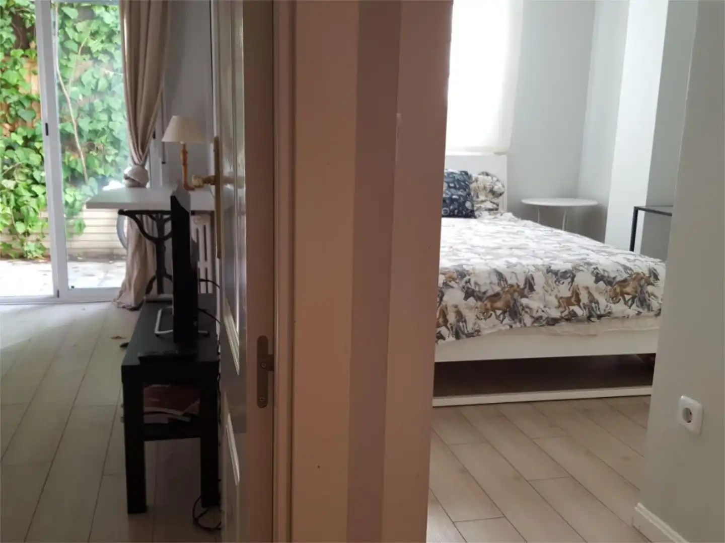 Piso en venta en Calle de Prieto Ureña, 5, Nueva España Habitación de Piso en venta en Madrid con Aire acondicionado, Calefacción y Jardín privado