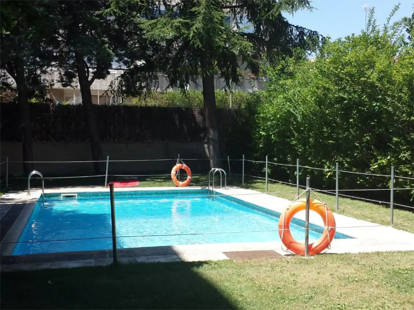 Piso en venta en Calle de Prieto Ureña, 5, Nueva España Piscina de Piso en venta en Madrid con Aire acondicionado, Calefacción y Jardín privado