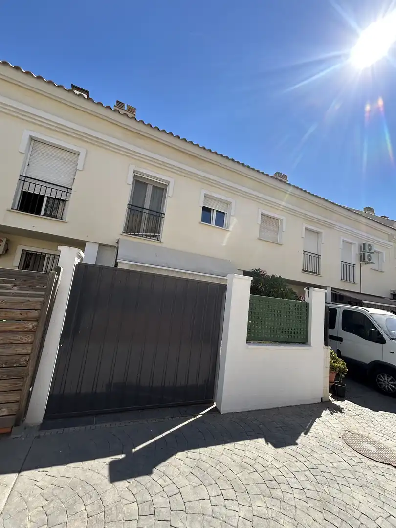 Wohnung zum Verkauf in Calle Hierro, 8, El Romeral - Peñón de Zapata Außenansicht von Wohnung zum Verkauf in Alhaurín de la Torre mit Klimaanlage, Heizung und Privatgarten