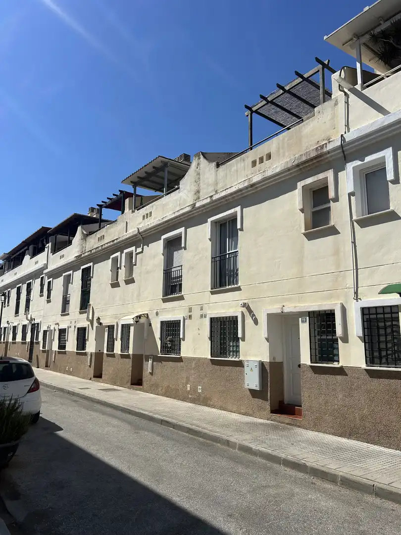 Wohnung zum Verkauf in Calle Hierro, 8, El Romeral - Peñón de Zapata Außenansicht von Wohnung zum Verkauf in Alhaurín de la Torre mit Klimaanlage, Heizung und Privatgarten