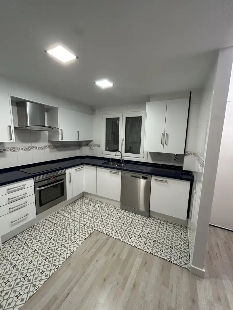 Wohnung zum Verkauf in Calle Hierro, 8, El Romeral - Peñón de Zapata Küche von Wohnung zum Verkauf in Alhaurín de la Torre mit Klimaanlage, Heizung und Privatgarten