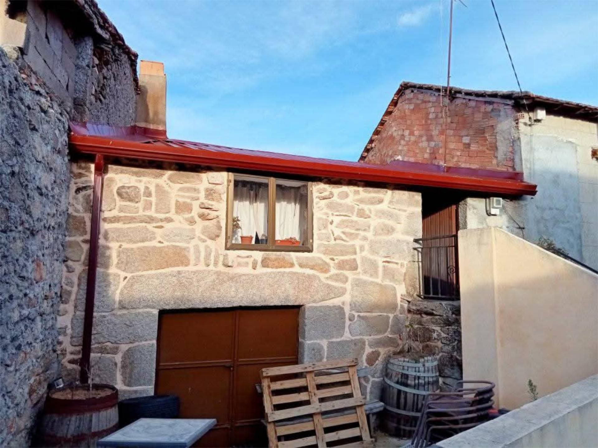 Vista exterior de Casa adosada en venda en Vilardevós amb Traster