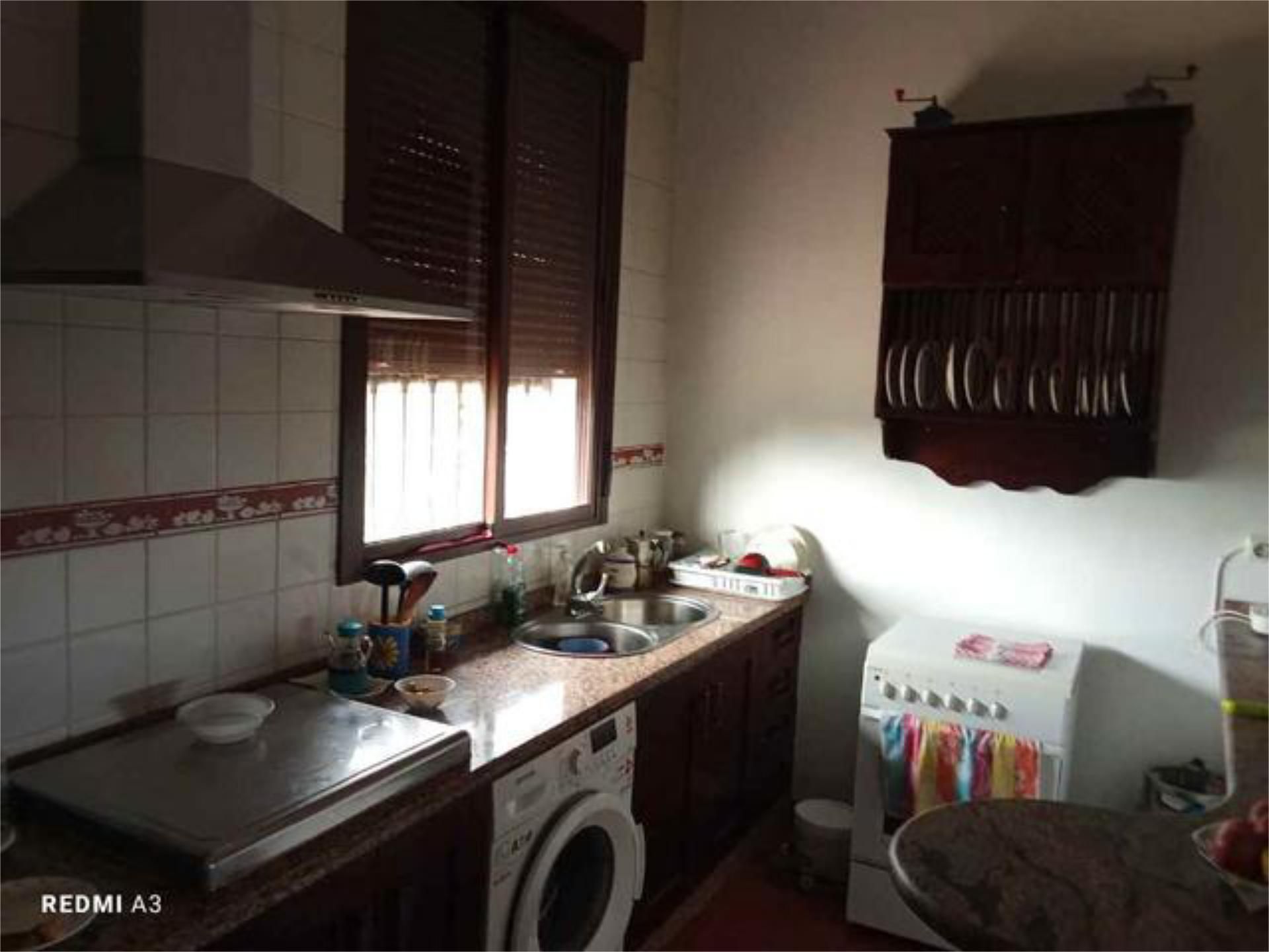 Casa adosada en venda a La Rambla Cuina de Casa adosada en venda en La Rambla amb Jardí privat, Terrassa i Traster