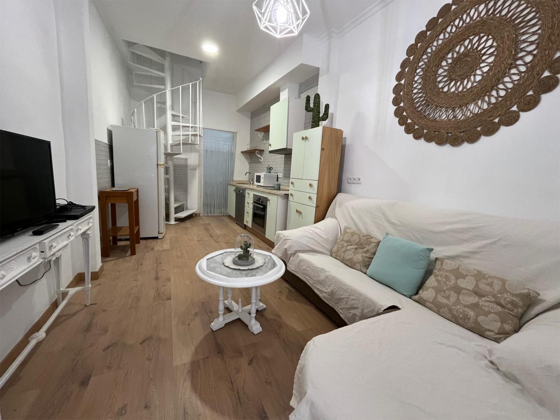 Sala d'estar de Casa adosada de lloguer en Aspe amb Calefacció, Parquet i Moblat