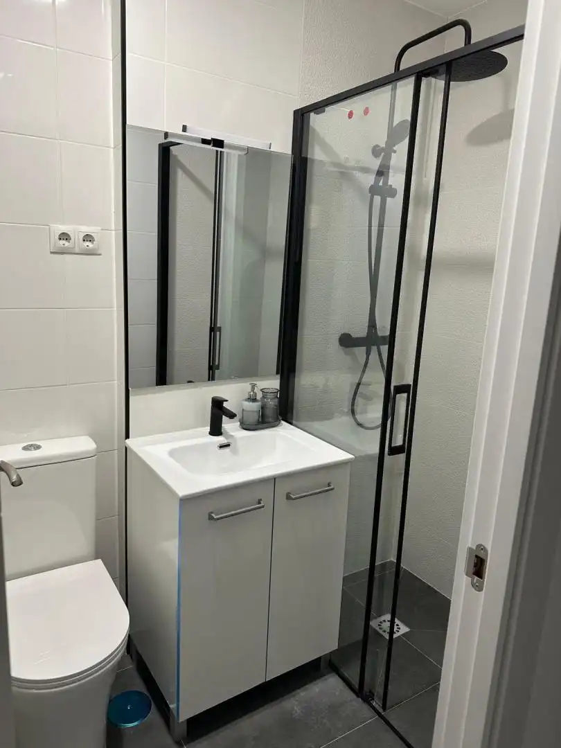 Ground floor for sale in Calle las Vegas, 5, Zona Renfe Bathroom of Ground floor for sale in Alcorcón with Air Conditioner, Heating and Furnished