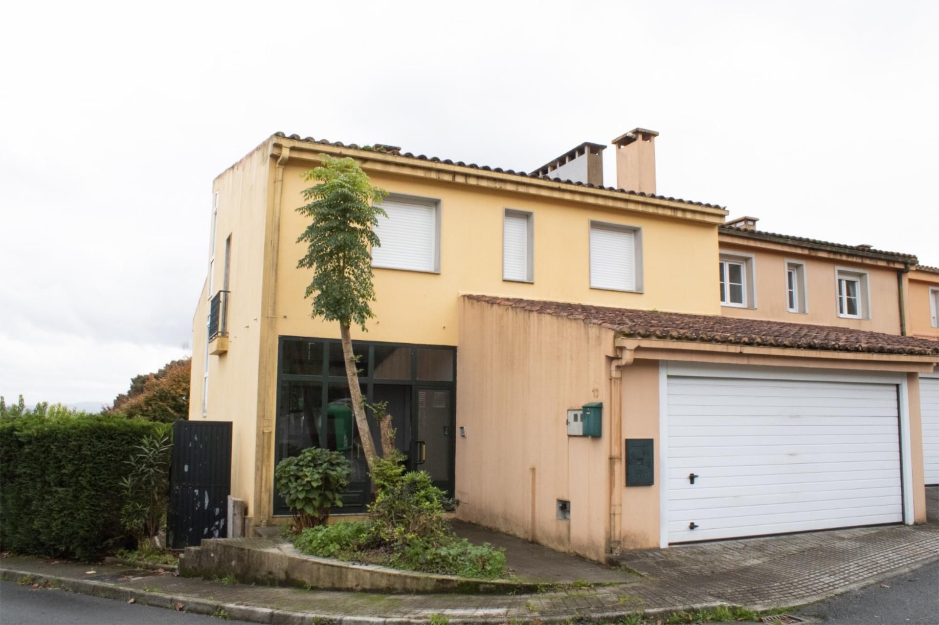 Exterior view of Single-family semi-detached to rent in Santiago de Compostela   with Heating, Private garden and Parquet flooring