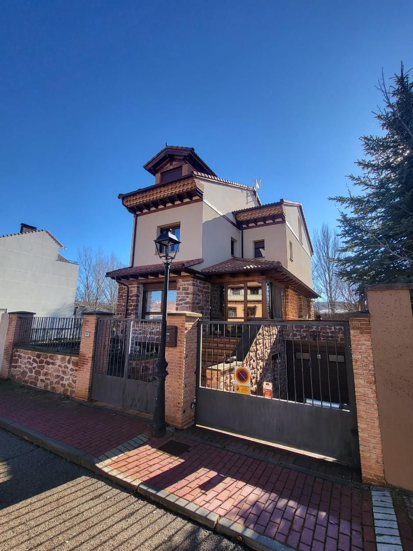 Exterior view of House or chalet for sale in Molina de Aragón  with Terrace and Balcony