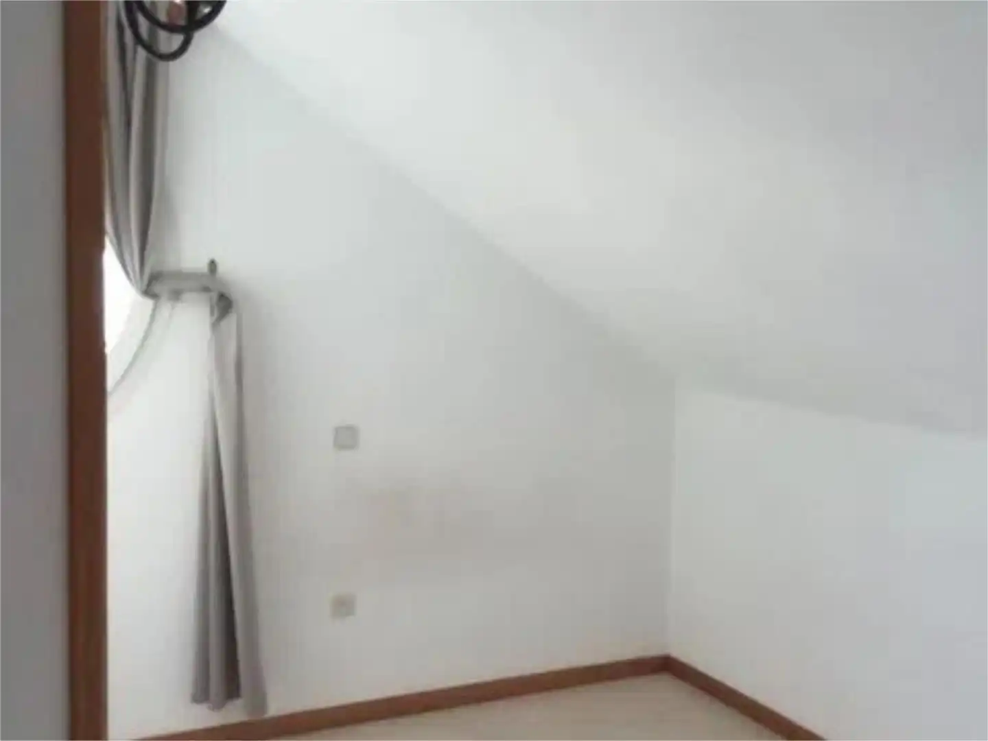 Wohnung zum Verkauf in Colonia Schlafzimmer von Wohnung zum Verkauf in Torrelodones mit Heizung, Privatgarten und Parkett