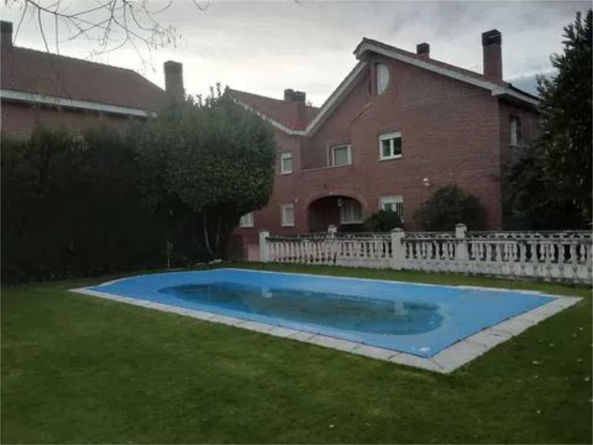 Swimming pool of Flat for sale in Torrelodones  with Heating, Private garden and Parquet flooring