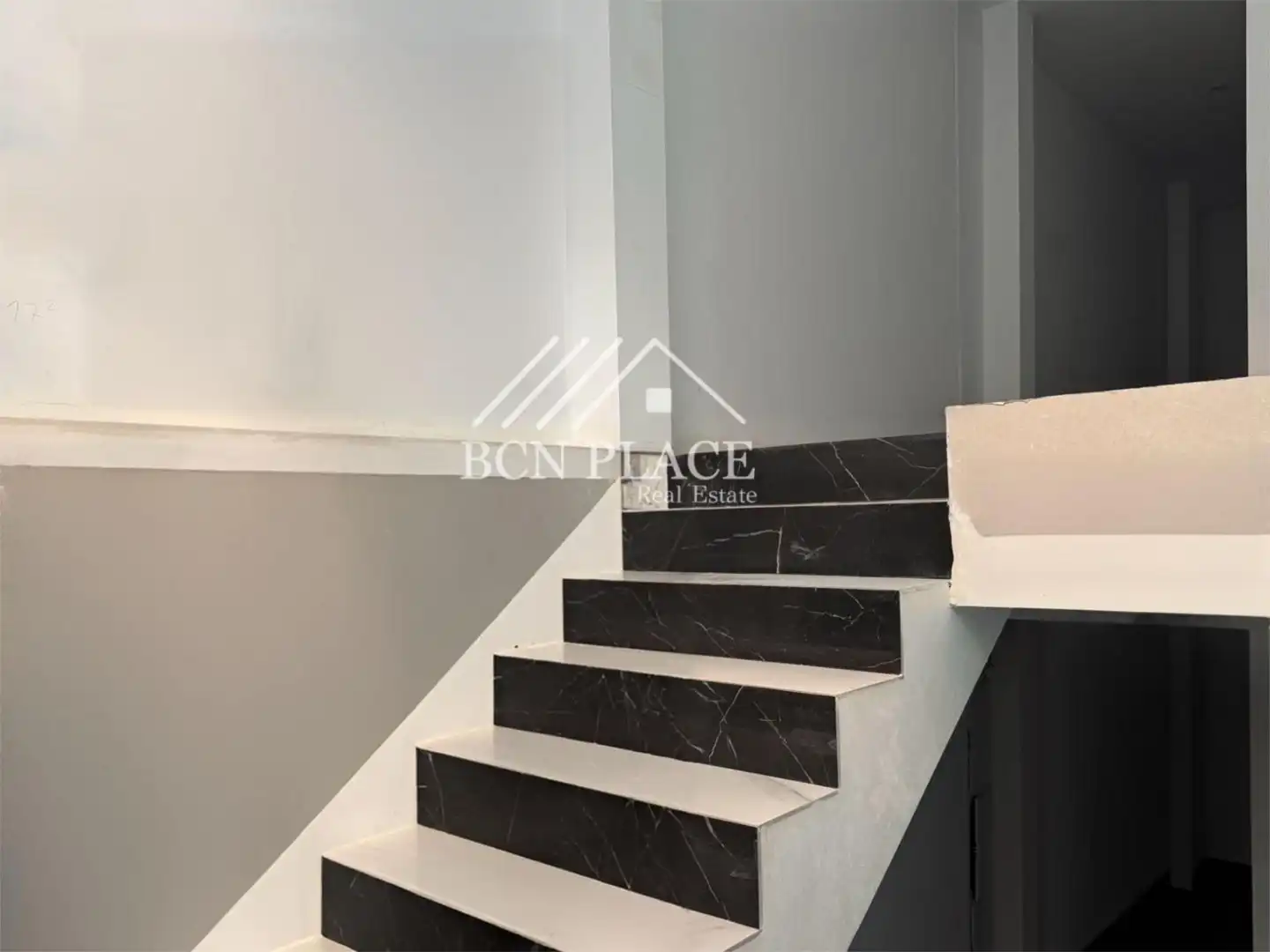 Maisonette zum Verkauf in Carrer de la Flor de Neu, 60, La Prosperitat Maisonette zum Verkauf in Barcelona Capital mit Klimaanlage, Terrasse und Balkon