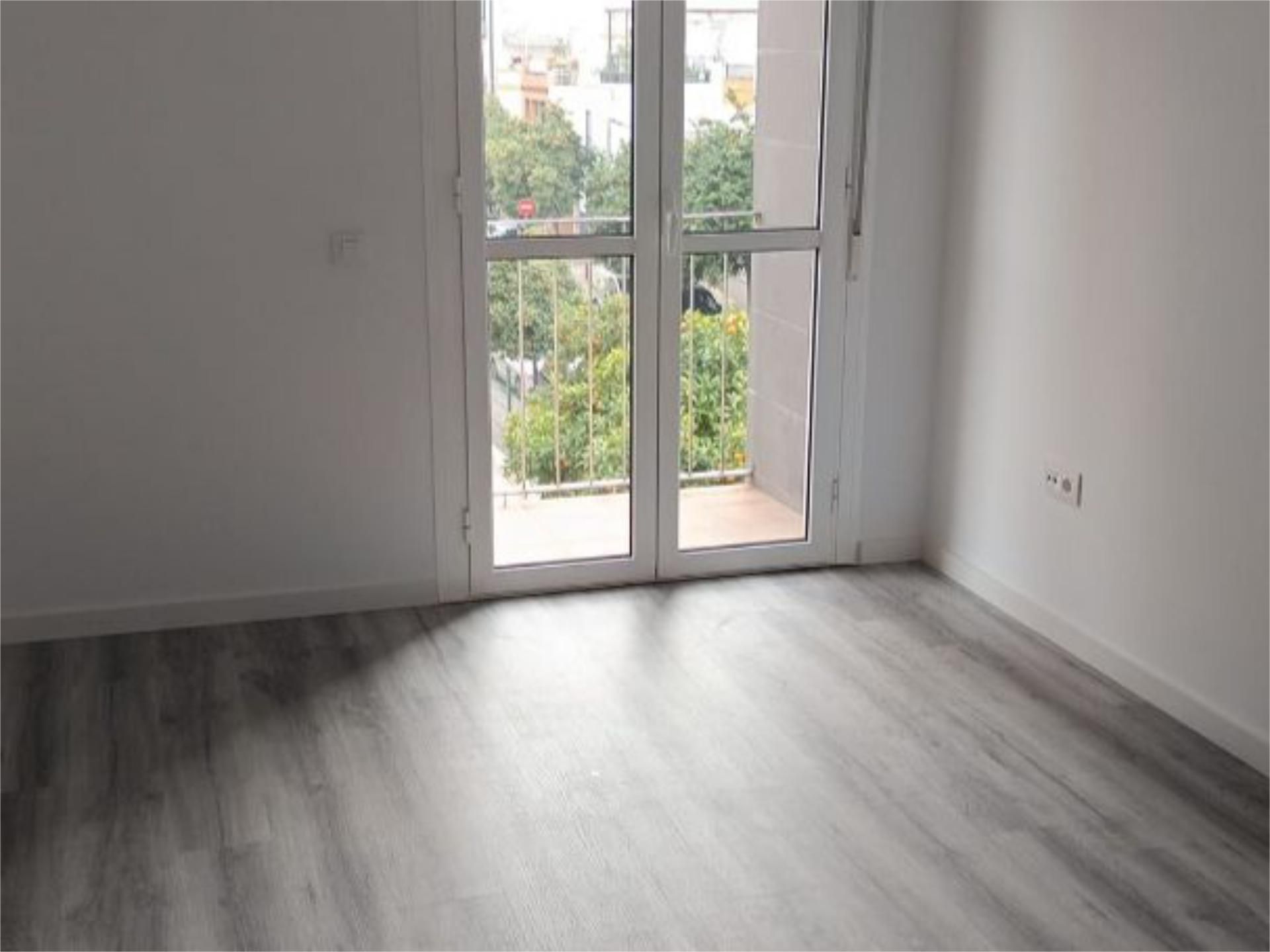 Habitación de Piso de alquiler en  Sevilla Capital con Aire acondicionado, Calefacción y Balcón