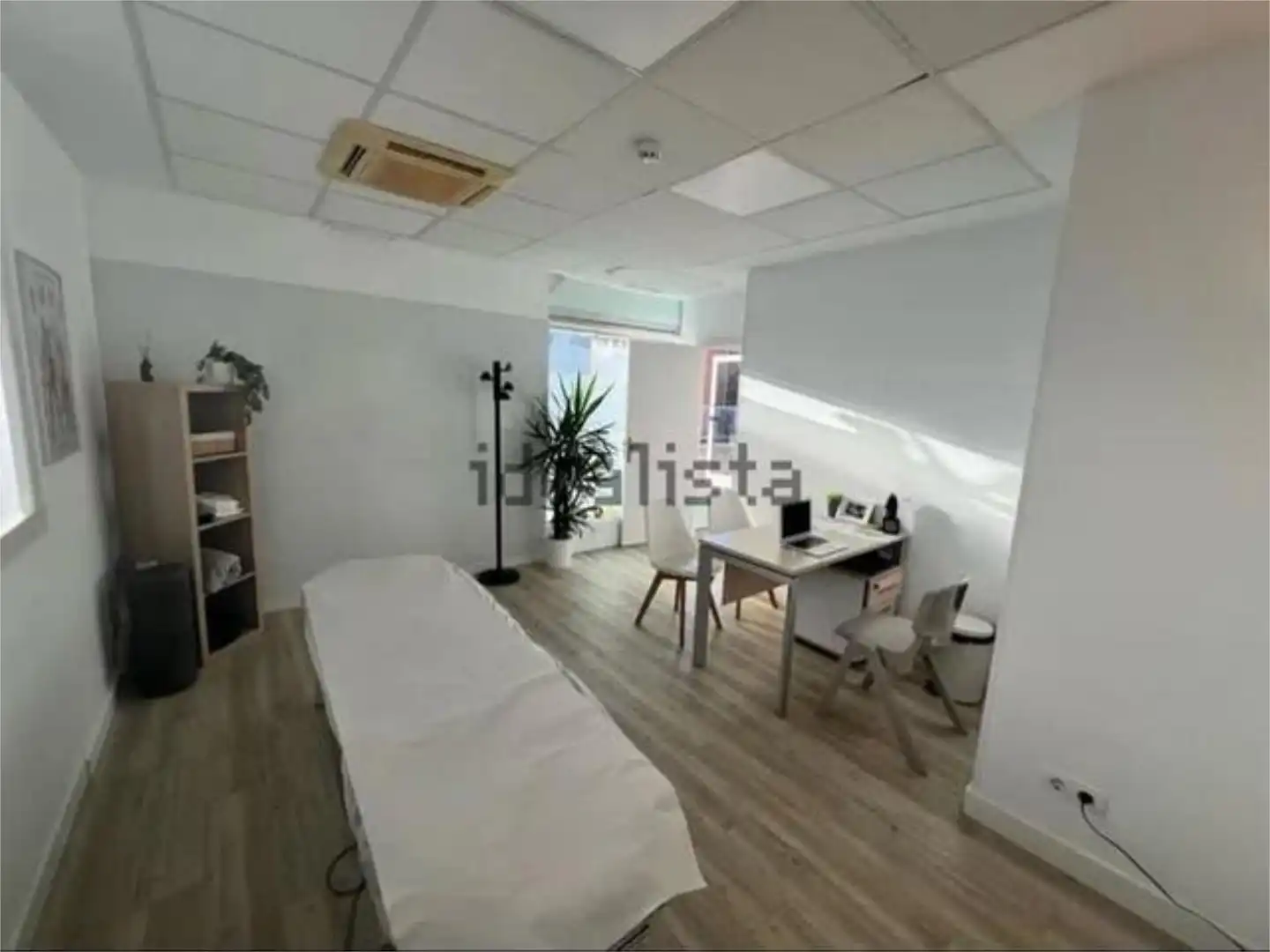 Office for rent in Santander  with Air Conditioner