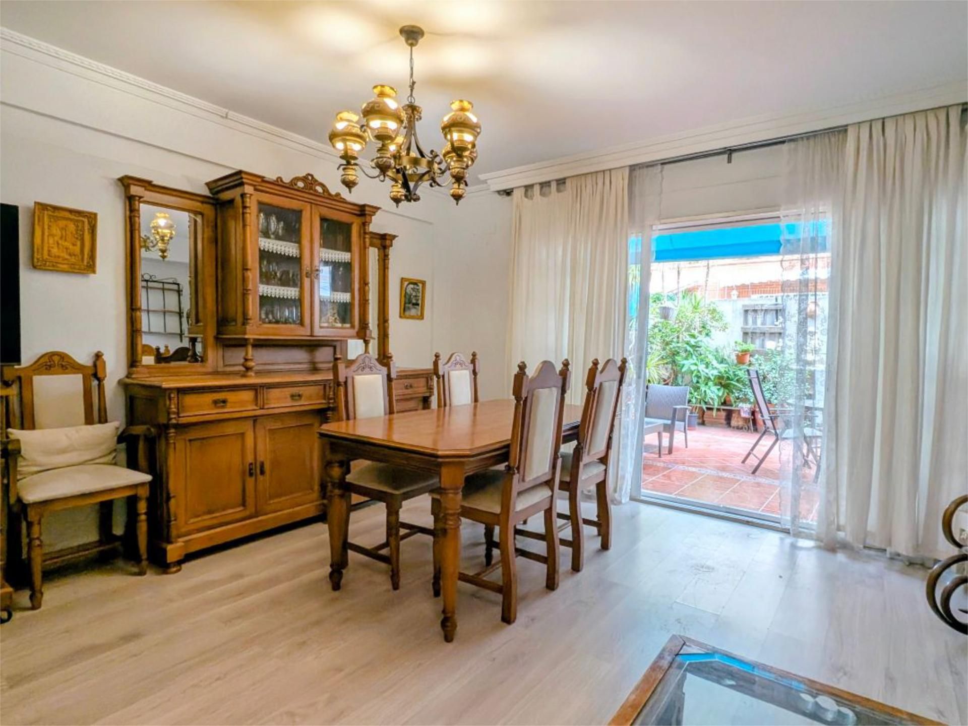 Flat for sale in Carrer de Gandia, 4, Alameda Park Dining room of Flat for sale in Manises with Air Conditioner, Private garden and Parquet flooring