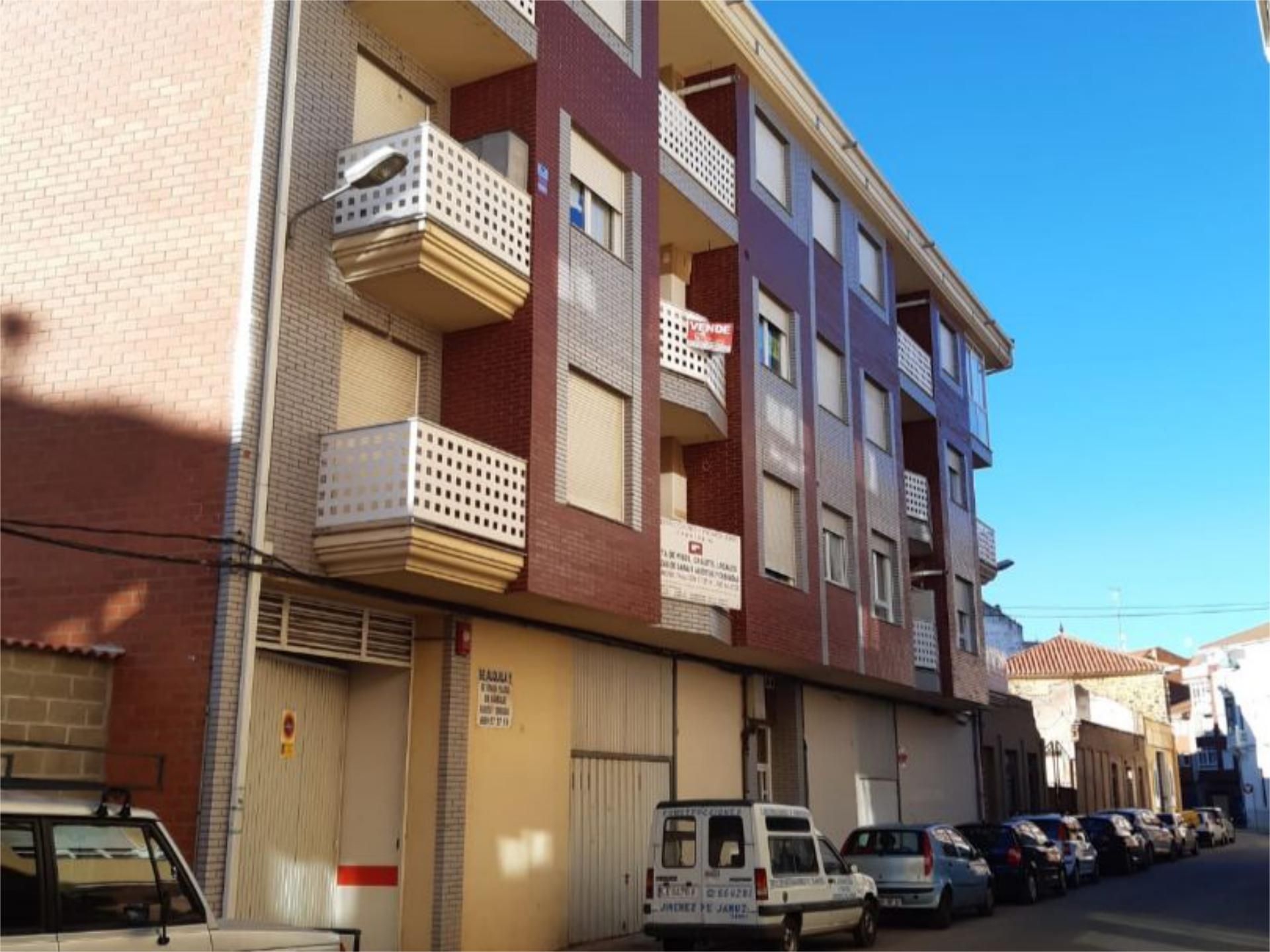 Vista exterior de Pis en venda en San Esteban de Nogales amb Calefacció, Terrassa i Traster