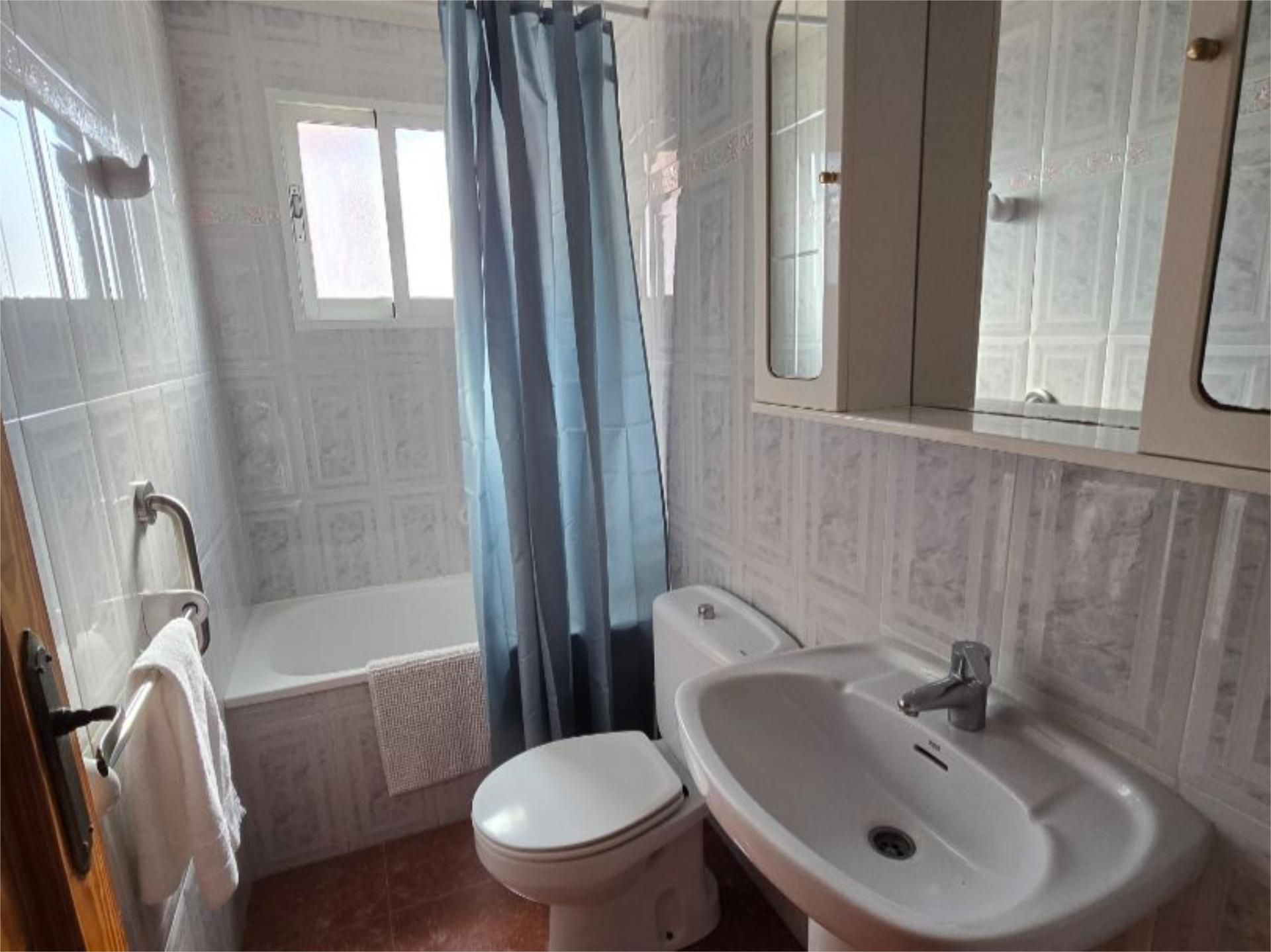 Bany de Casa o xalet de lloguer en Daimús amb Aire condicionat, Calefacció i Jardí privat