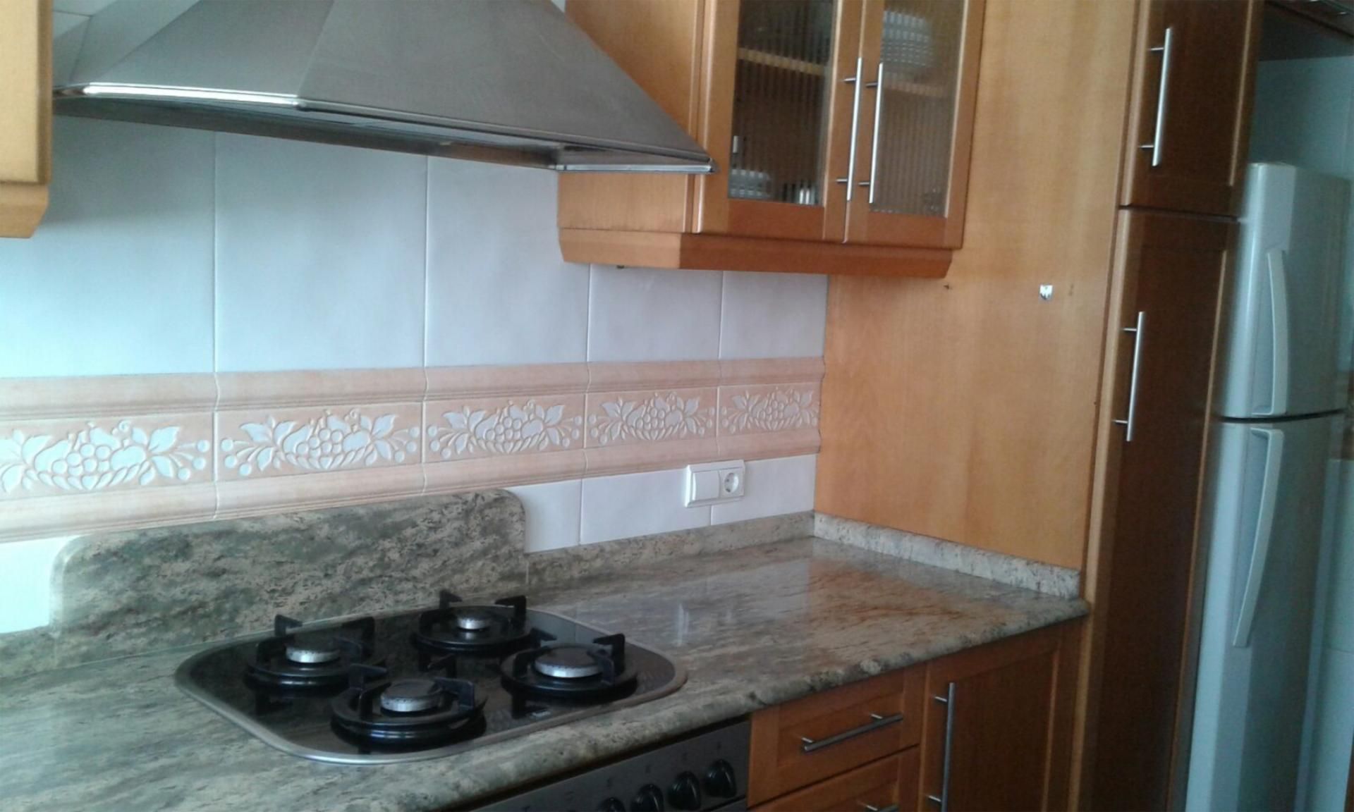 Kitchen of Flat to share in  Valencia Capital  with Air Conditioner, Furnished and Oven