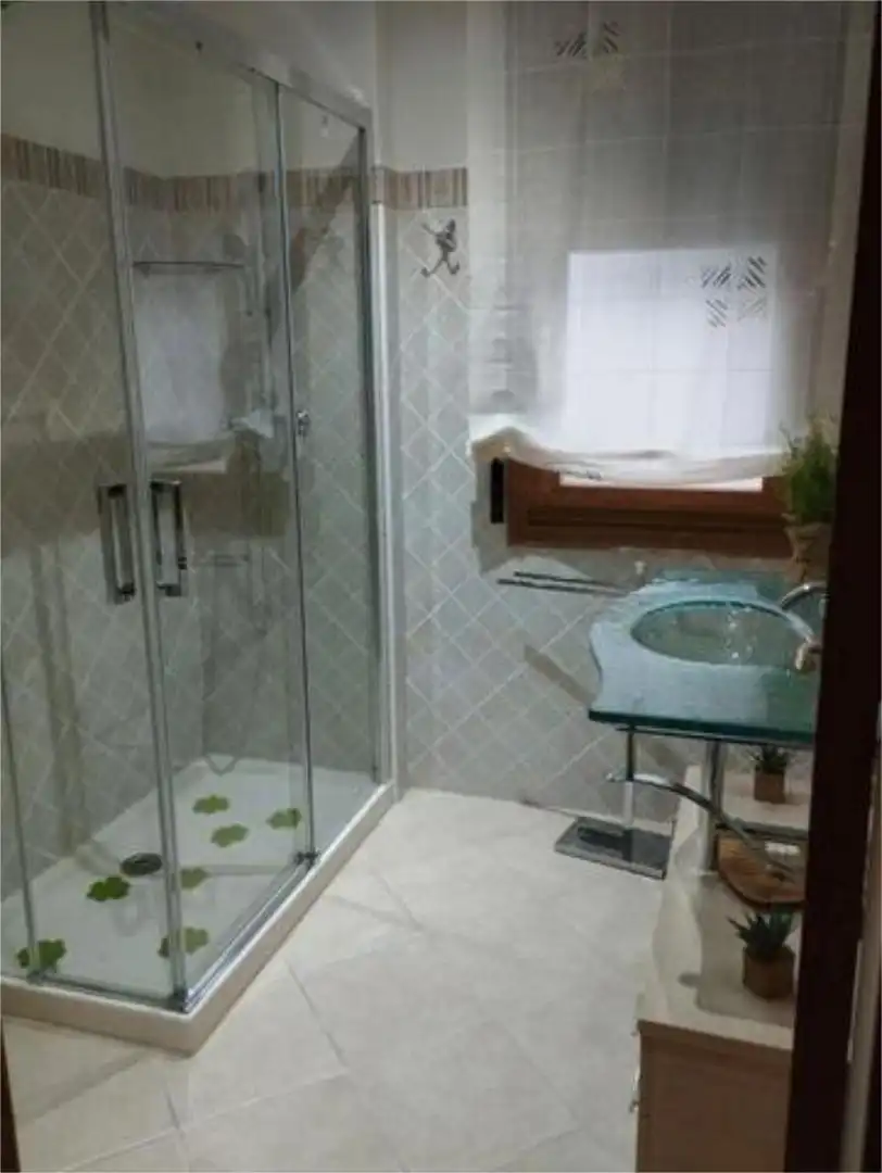 Einfamilien-Reihenhaus zur Miete in Dorrón Badezimmer von Einfamilien-Reihenhaus zur Miete in Sanxenxo mit Privatgarten, Terrasse und Schwimmbad