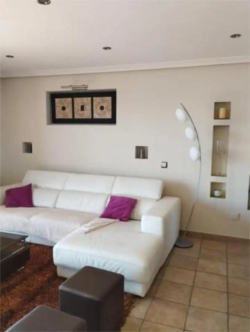 Einfamilien-Reihenhaus zur Miete in Dorrón Wohnzimmer von Einfamilien-Reihenhaus zur Miete in Sanxenxo mit Privatgarten, Terrasse und Schwimmbad