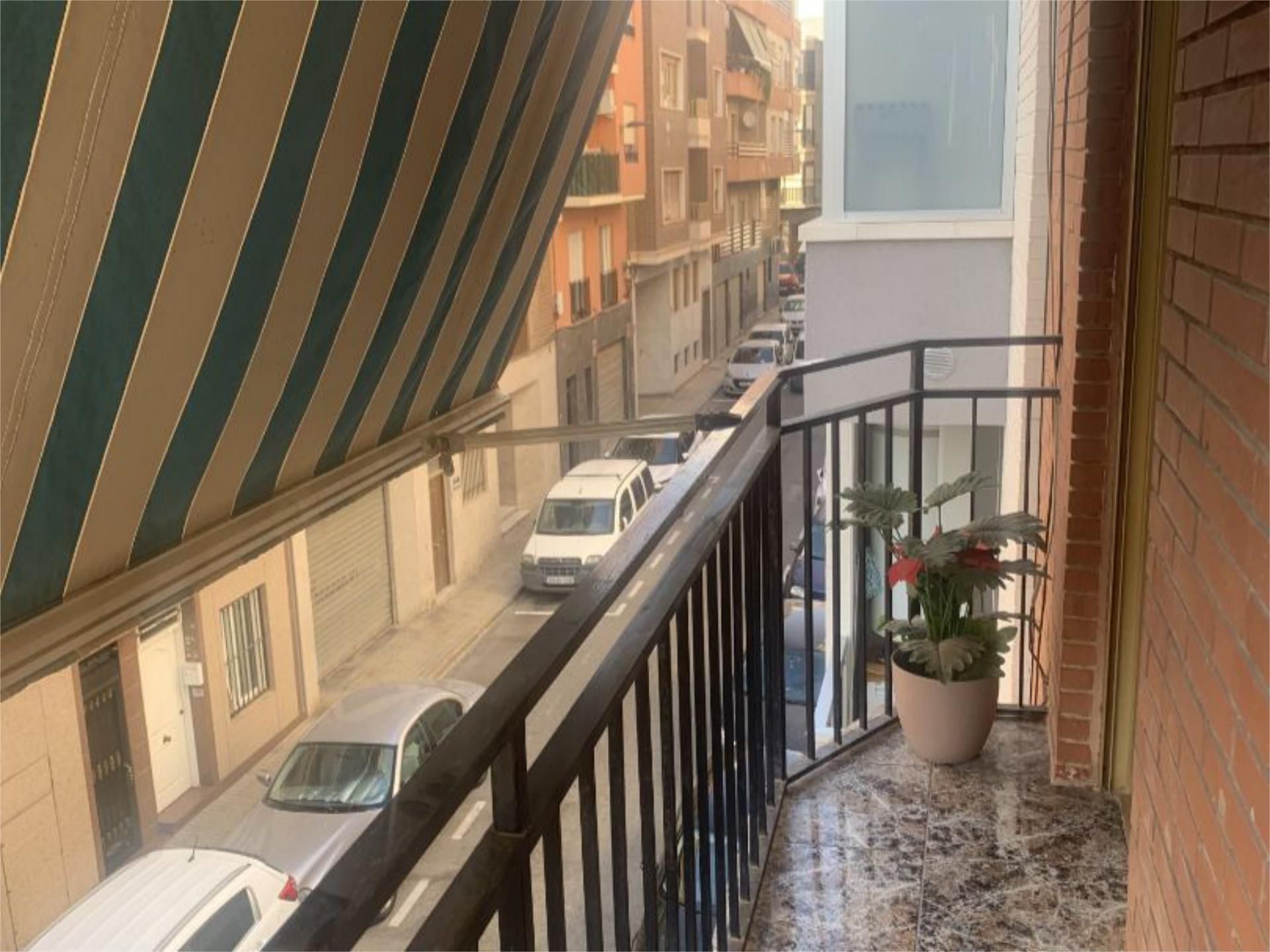 Vista exterior de Pis en venda en Elche / Elx amb Aire condicionat, Terrassa i Balcó