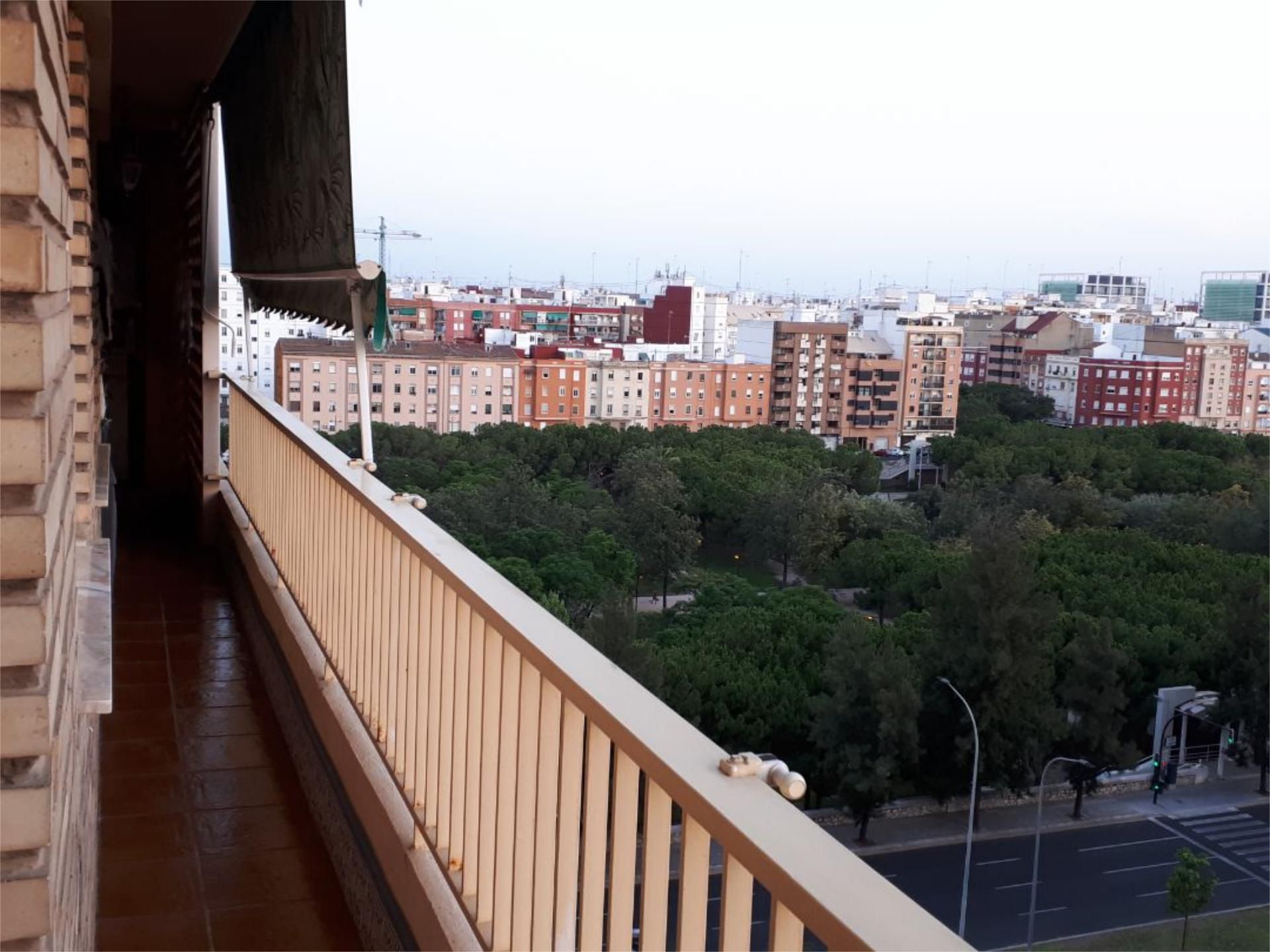 Vista exterior de Pis de lloguer en  Valencia Capital amb Aire condicionat i Terrassa