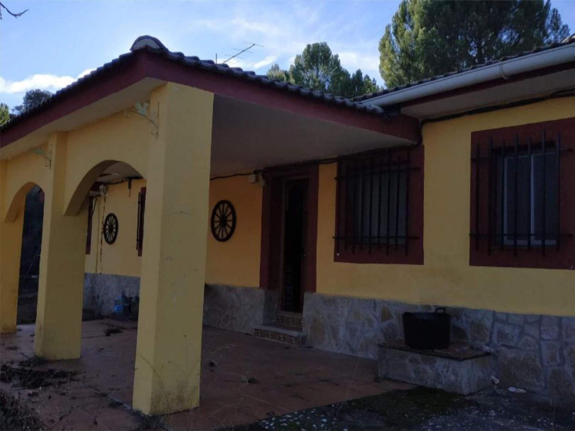 House or chalet for sale in Calle San Roque, 1, Hontoba Exterior view of House or chalet for sale in Hontoba with Air Conditioner